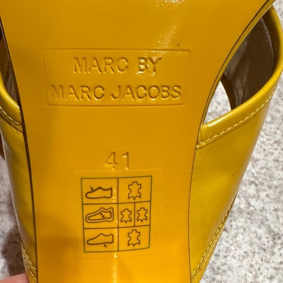 MARC JACOBS ~ Yellow Patent Leather Mirrored 4-Inch Block Heels size 9.5 - Picture 3 of 10